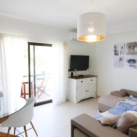 Lovelystay - Clube Brisamar - 2br Flat With Balcony Appartement
