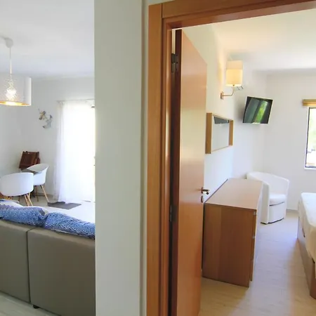 Lovelystay - Clube Brisamar - 2br Flat With Balcony Appartement